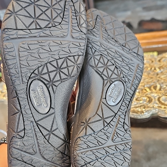 Earth Origins Metallic Gold Sandals - Picture 8 of 8